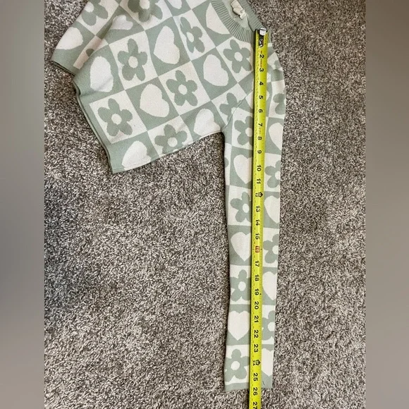 Debut | Cropped Sweater - Picture 6 of 7